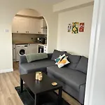 Central - 1 Bed, Cosy Retreat